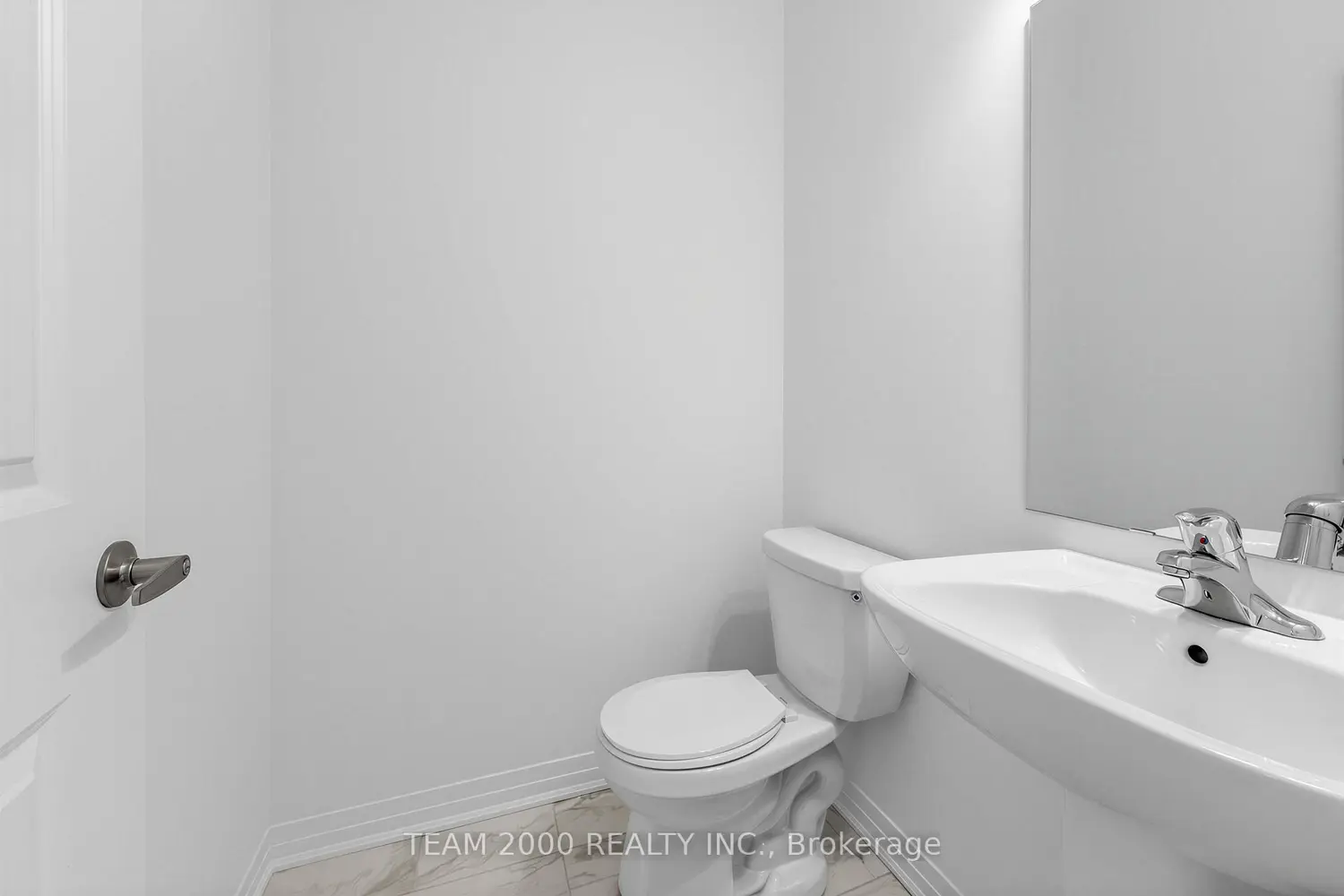 887 Douro Street photo 4