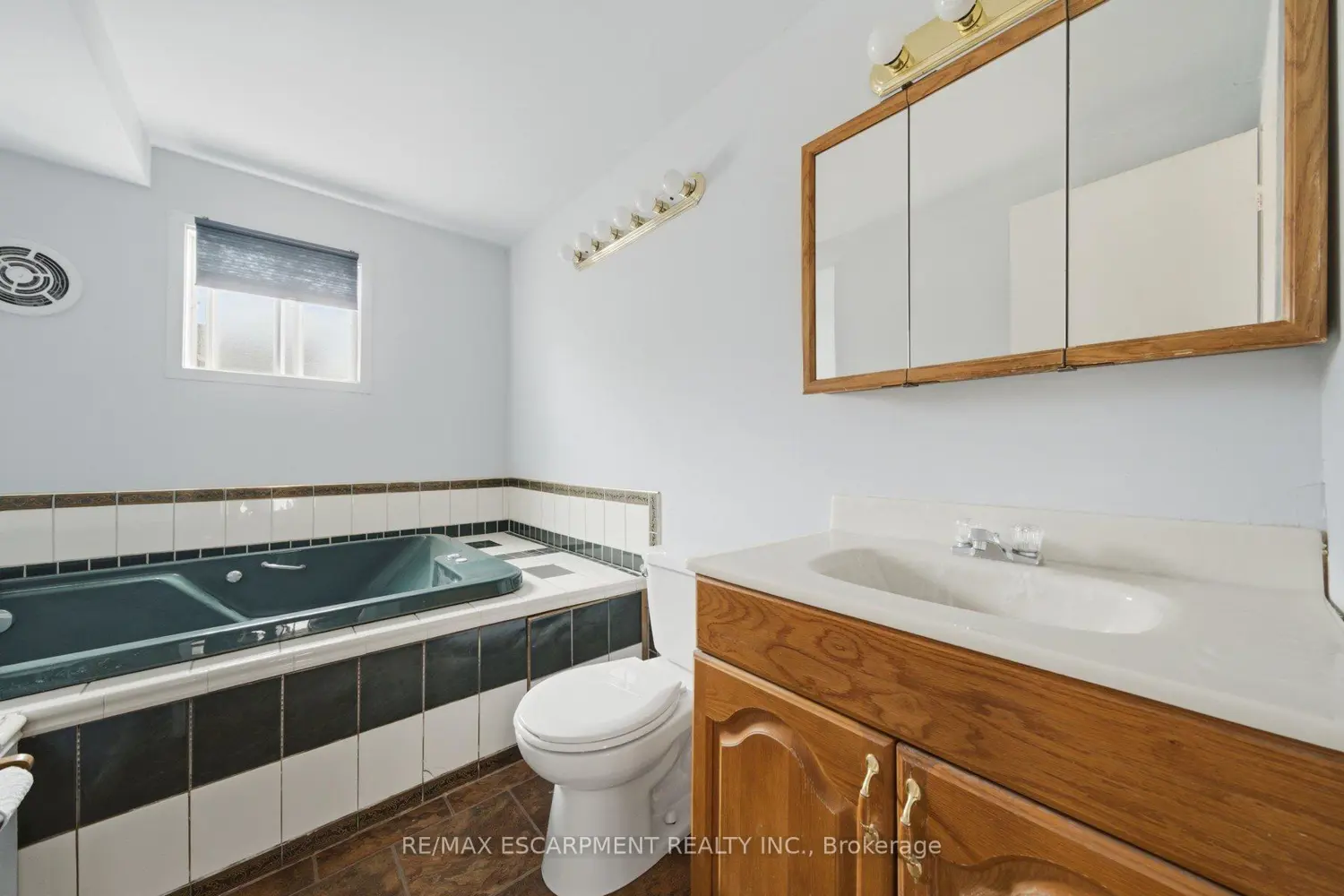3 Twinoaks Crescent photo 4