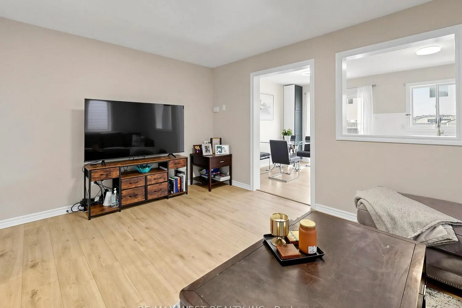 195 Banting Crescent photo 5