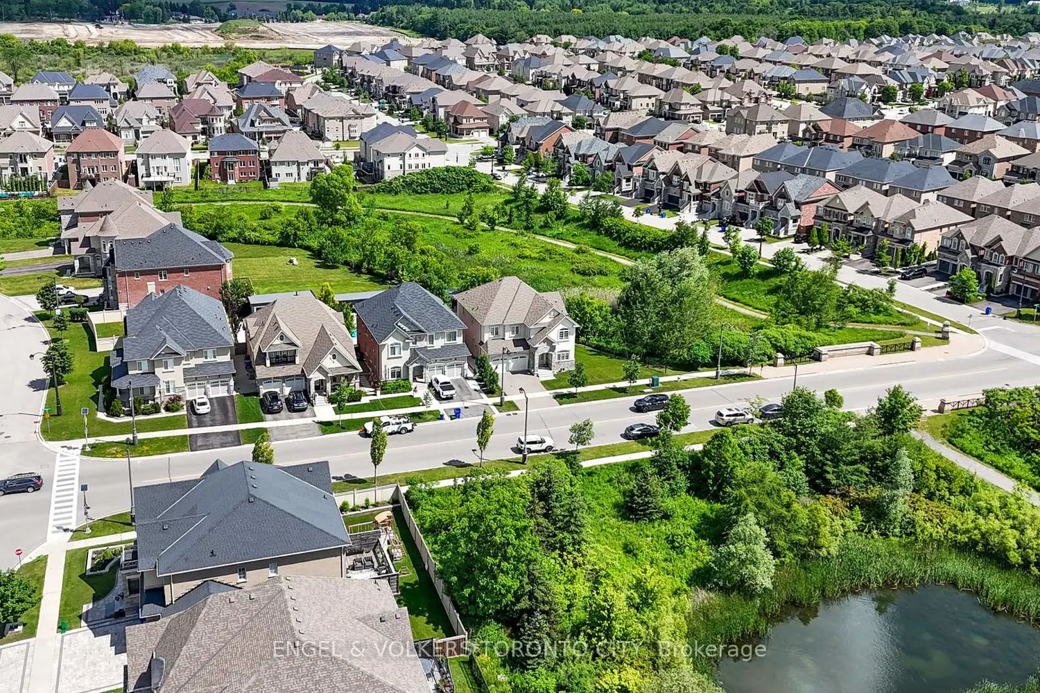 20 Parkheights Trail photo 2