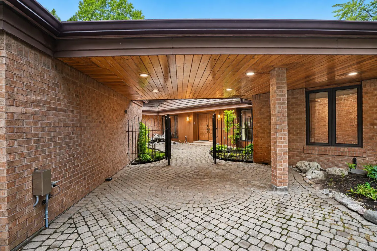 700 Lake Drive photo 4