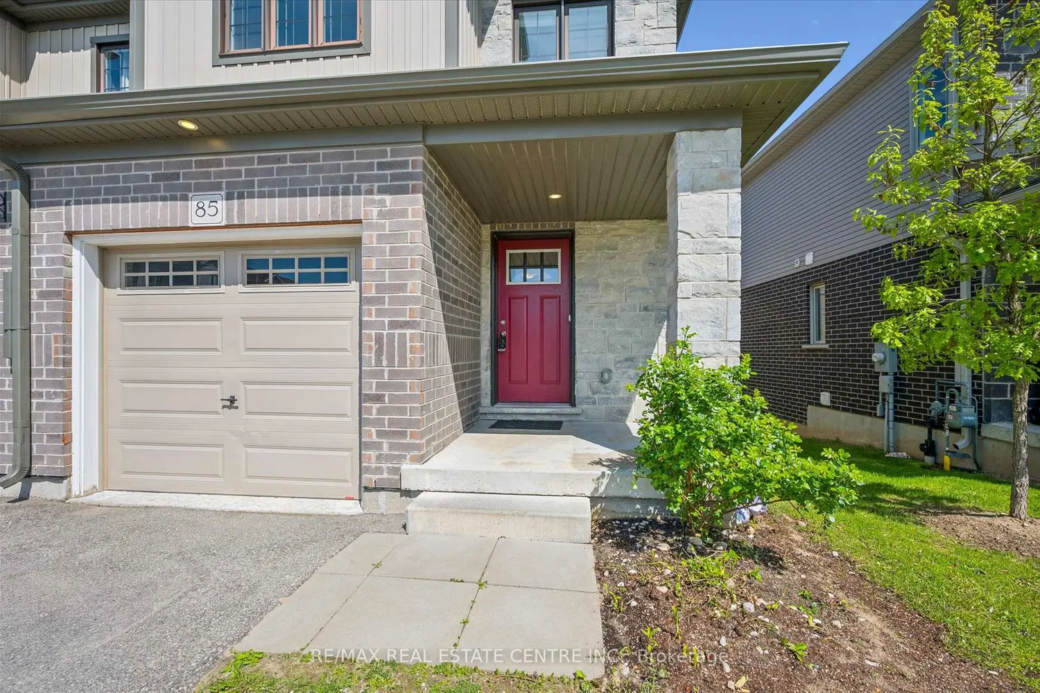 135 Hardcastle Drive 85 photo 4