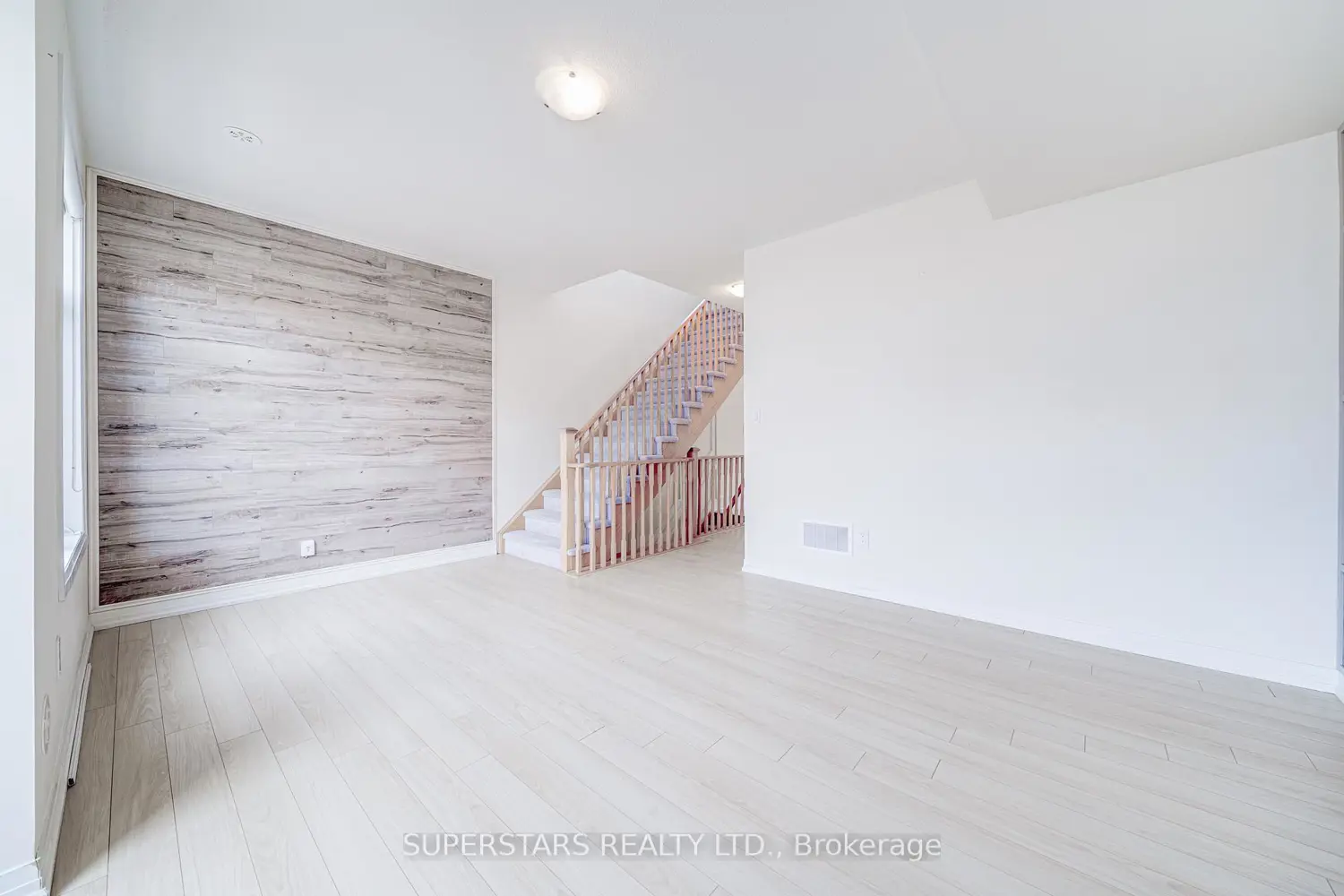 15 Sissons Way photo 3