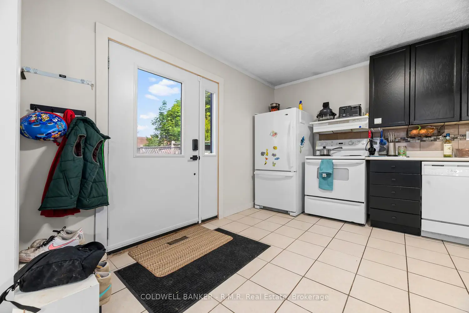 371 John Street photo 5