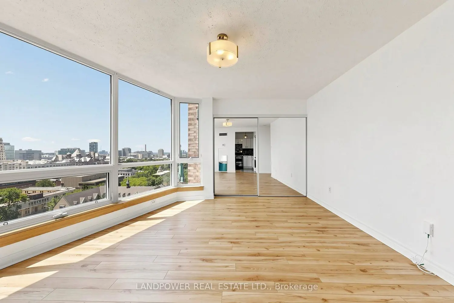 1055 Bay Street 1710 photo 5