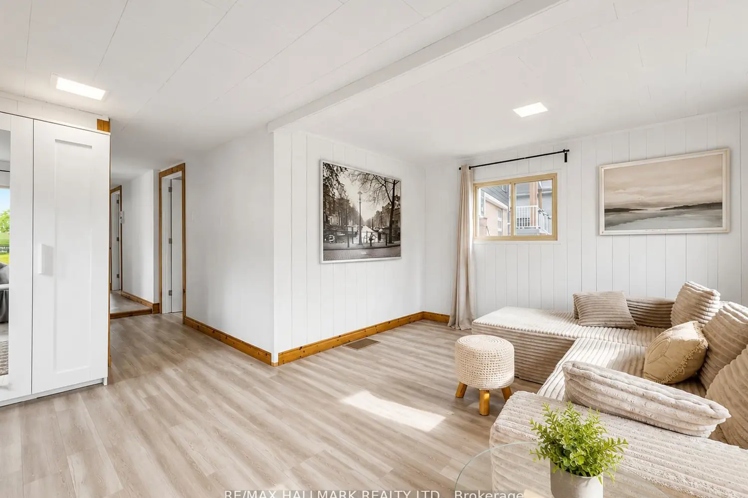1053 Elm Road photo 3
