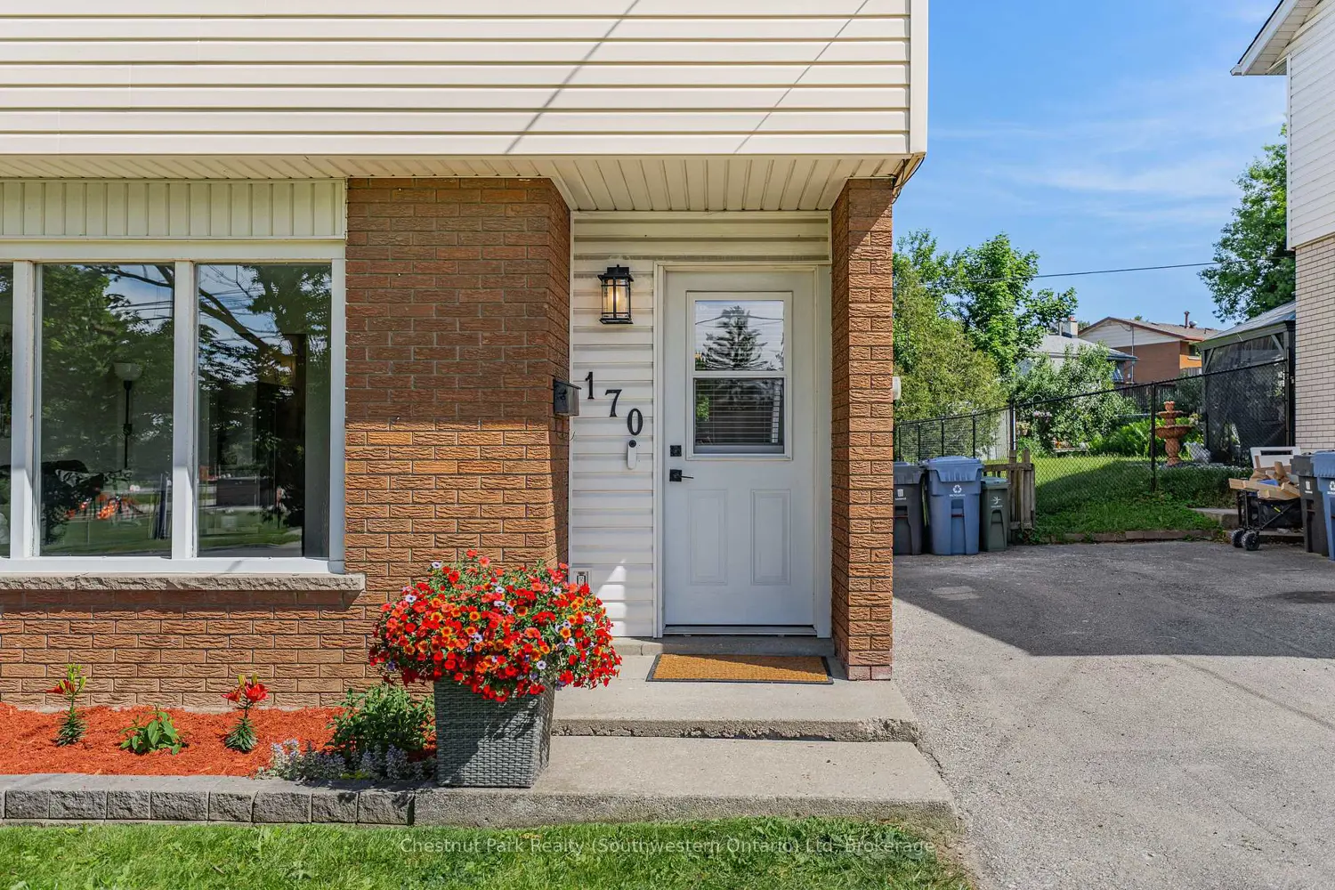 170 Willow Road photo 5