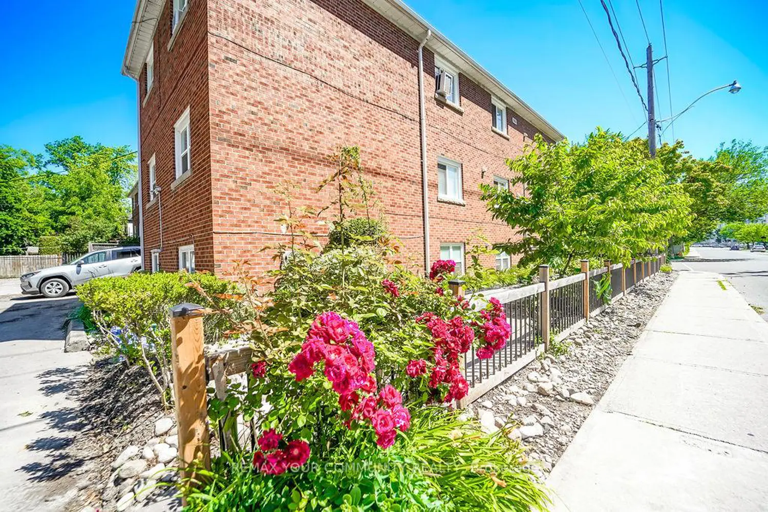 2 Rowley Avenue photo 4