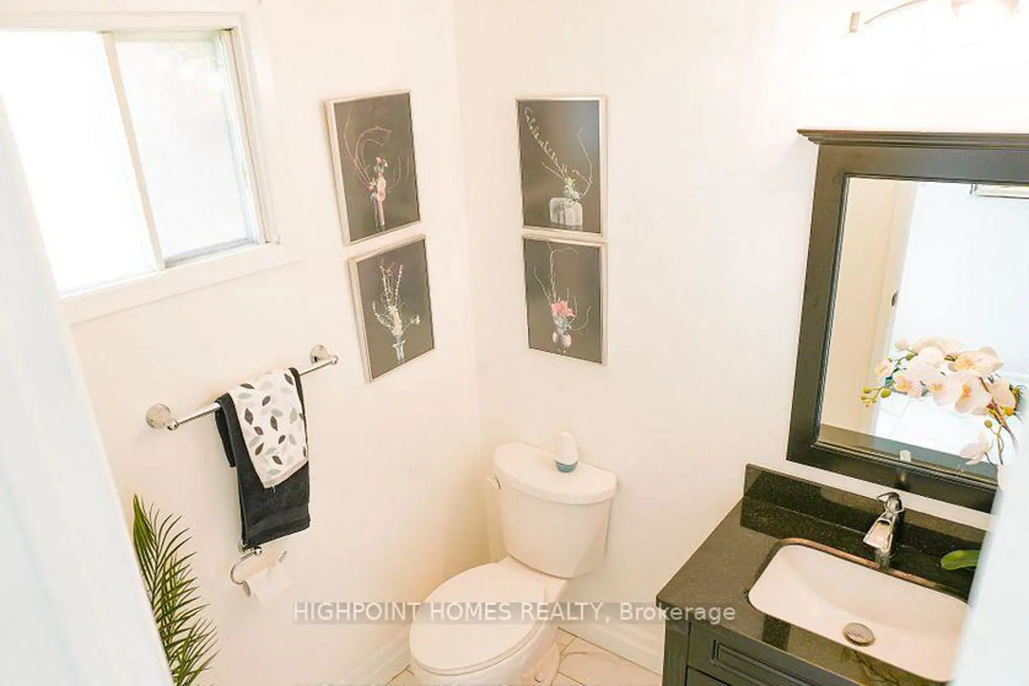 522 Powell Road photo 2