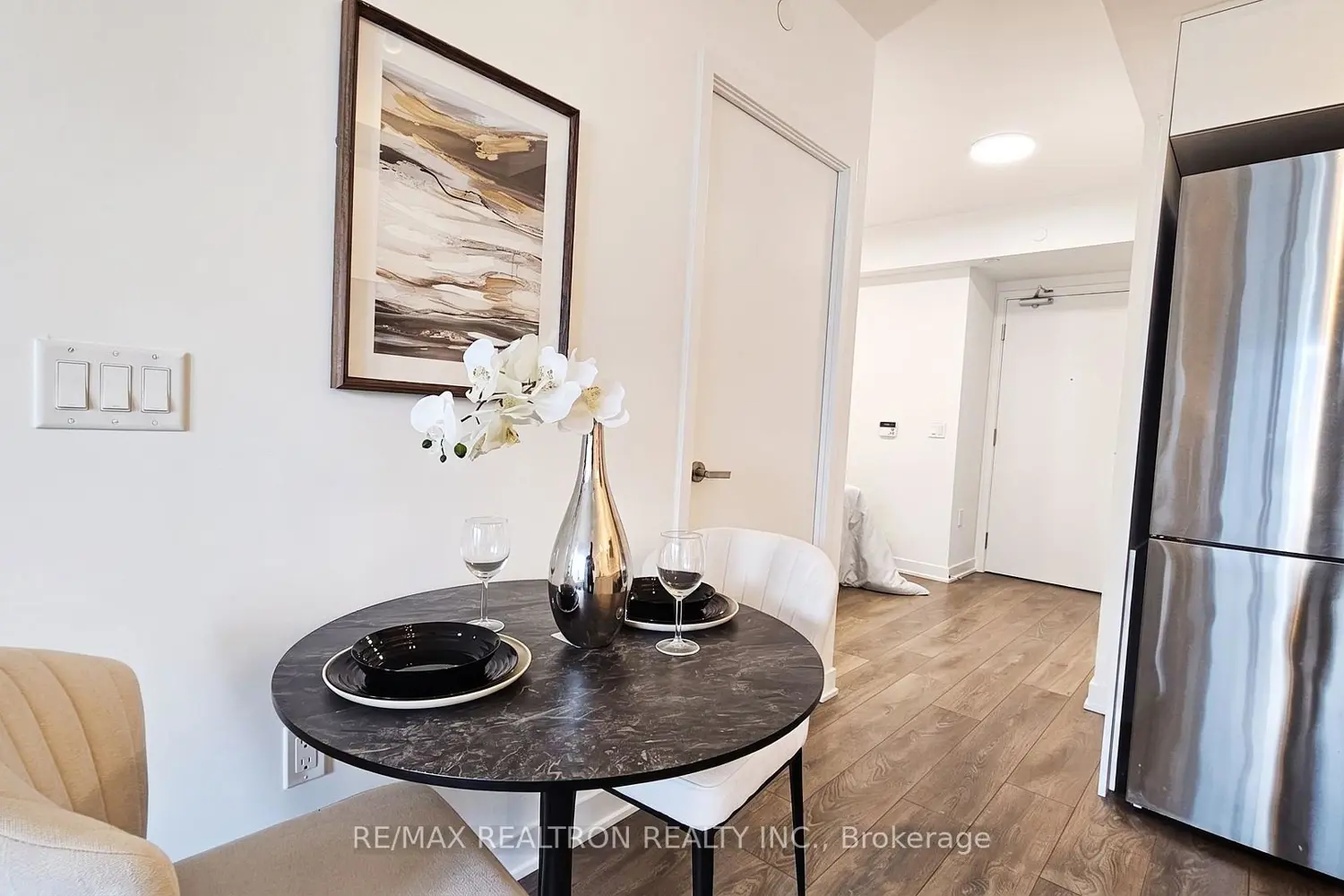 195 Redpath Avenue 2111 photo 4