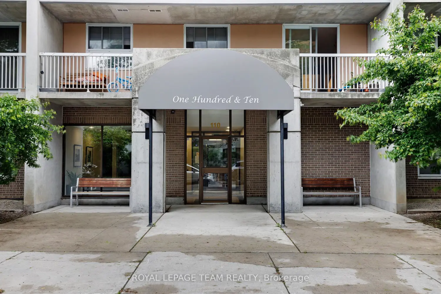 110 Forward Avenue 904 photo 2