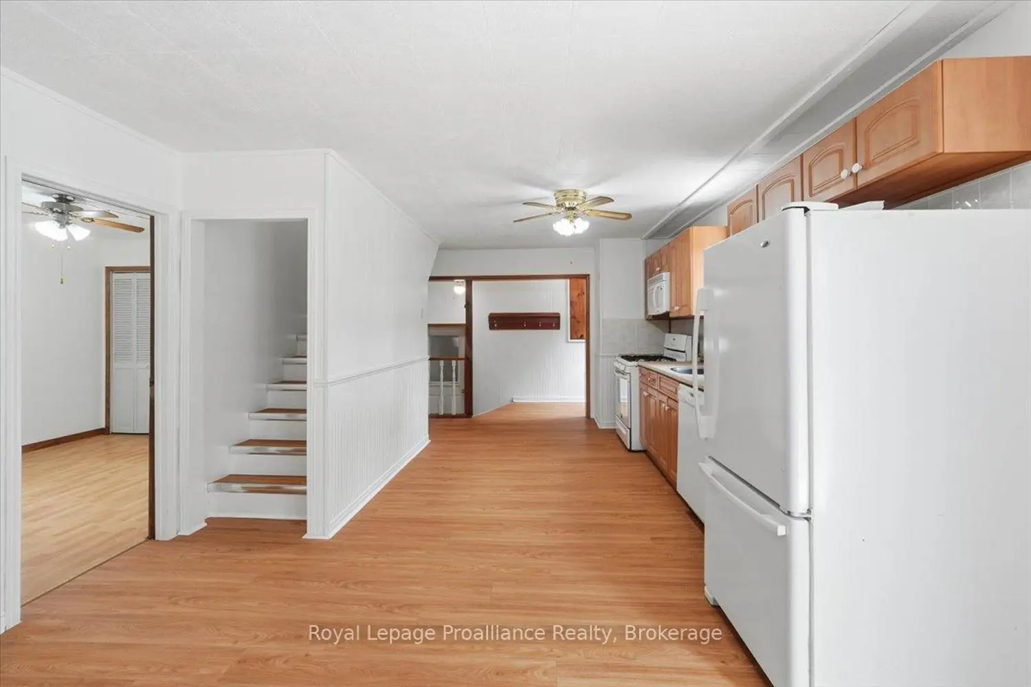 405 Elzevir Road photo 3
