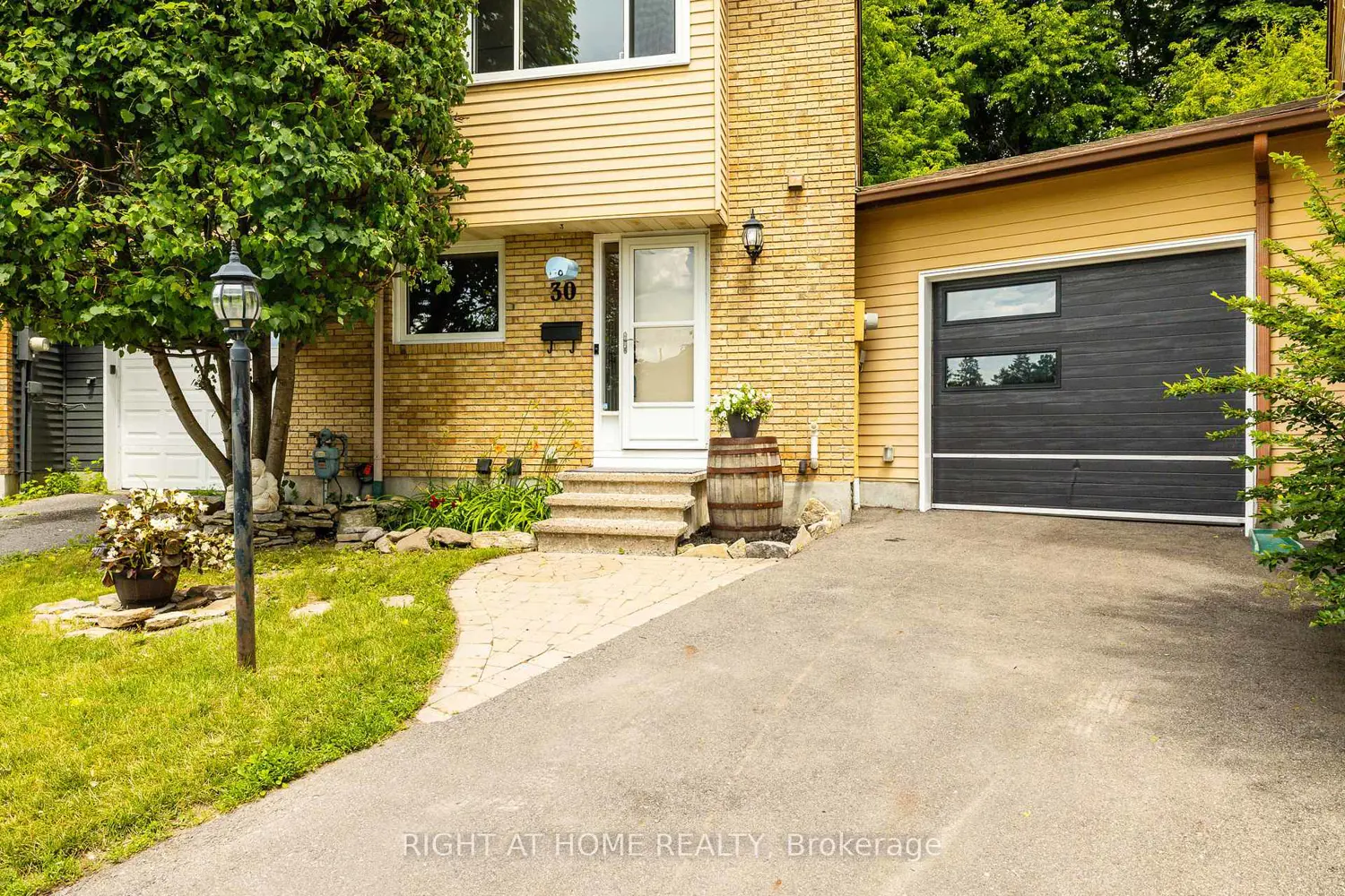 30 Berkshire Way photo 2
