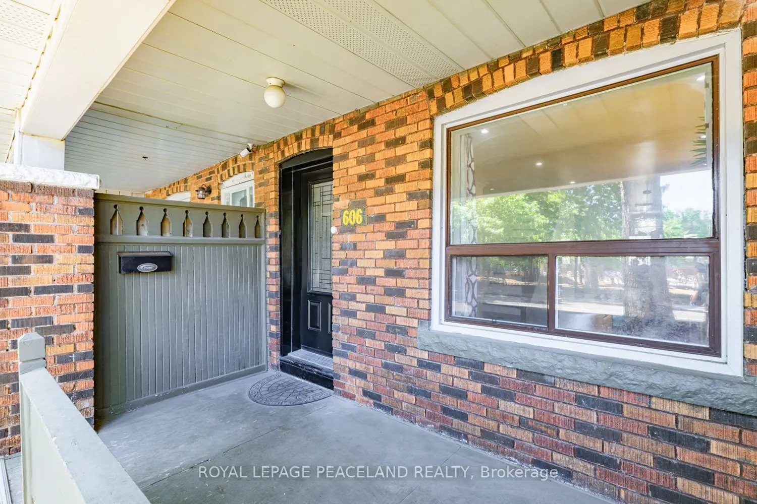 606 Coxwell Avenue photo 2