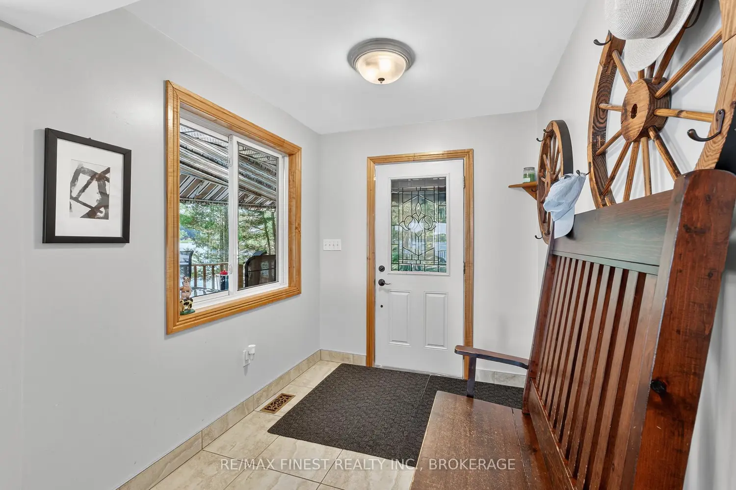 1076 Chester Lane photo 3