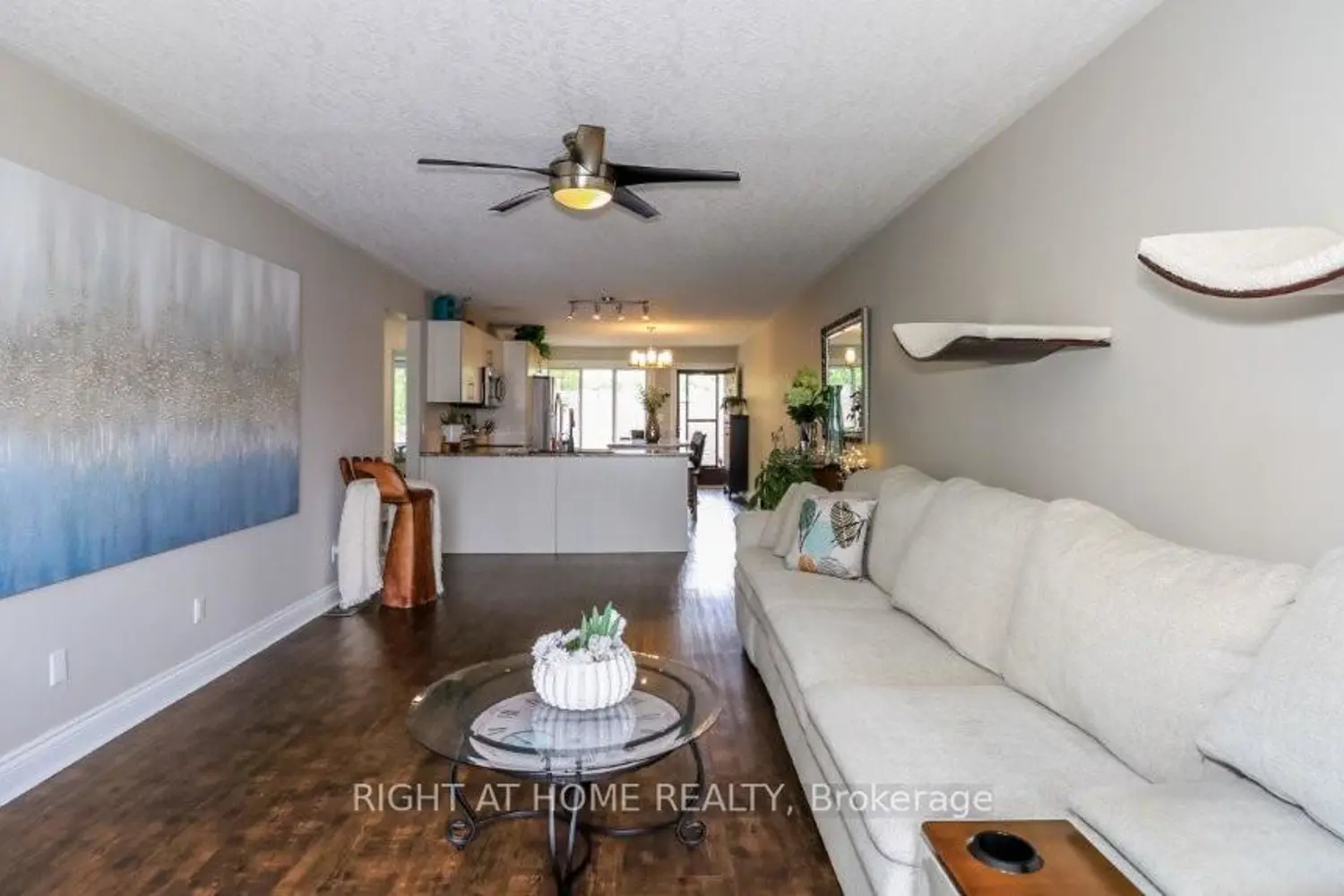 43 Olive Crescent 201 photo 3