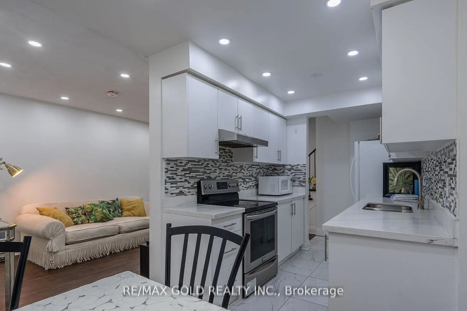 102 Bunchberry Way photo 3
