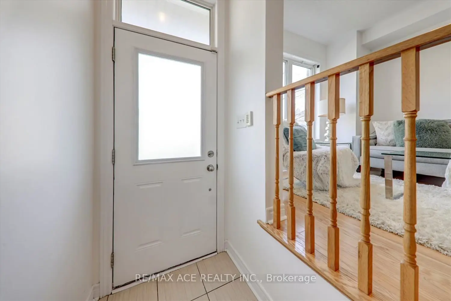 43 Kawneer Terrace photo 3