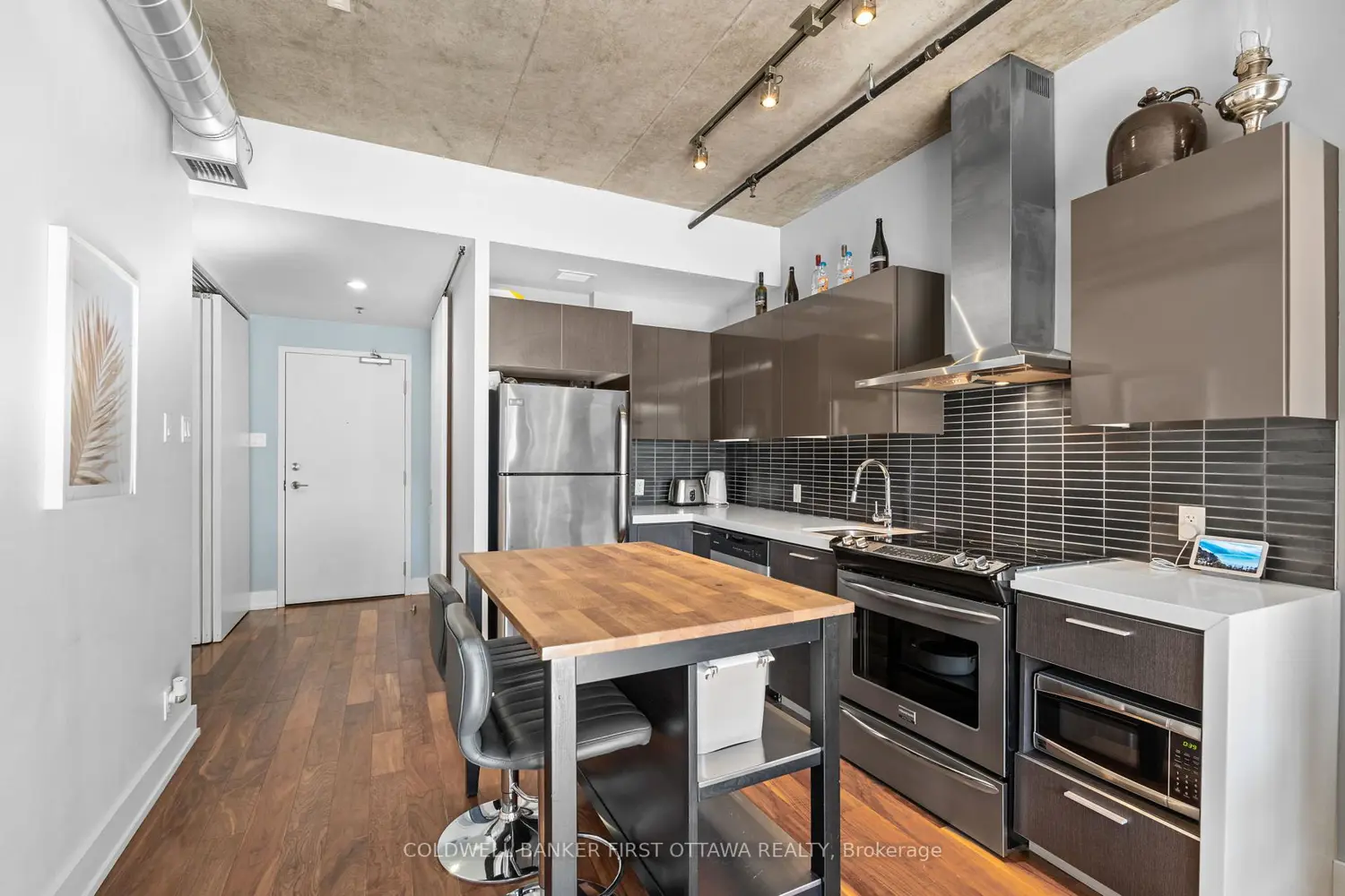 360 Mcleod Street 209 photo 3