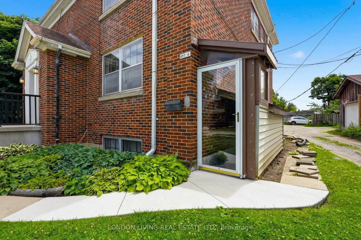 107 Windsor Crescent photo 4