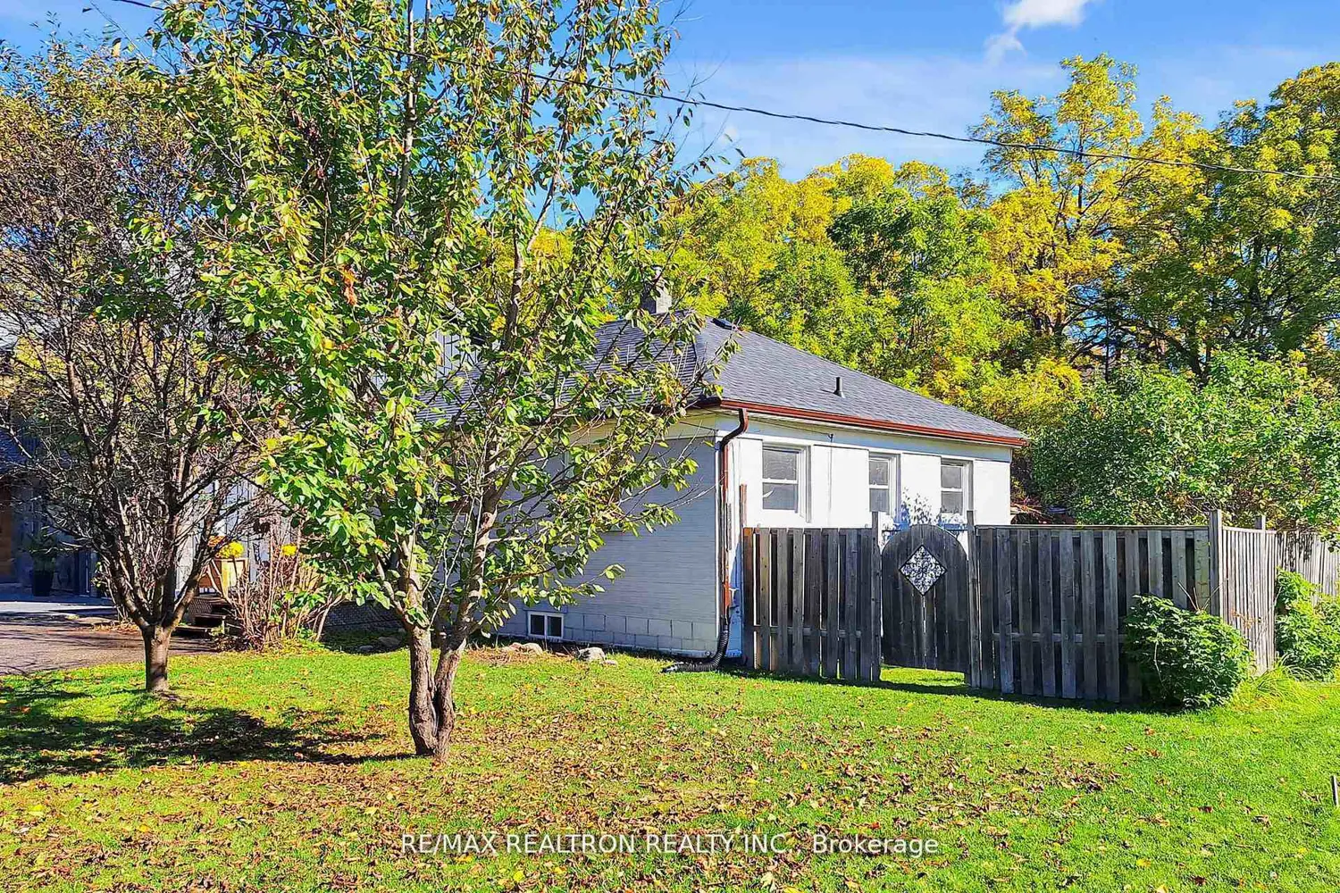 59 Machell Avenue photo 2