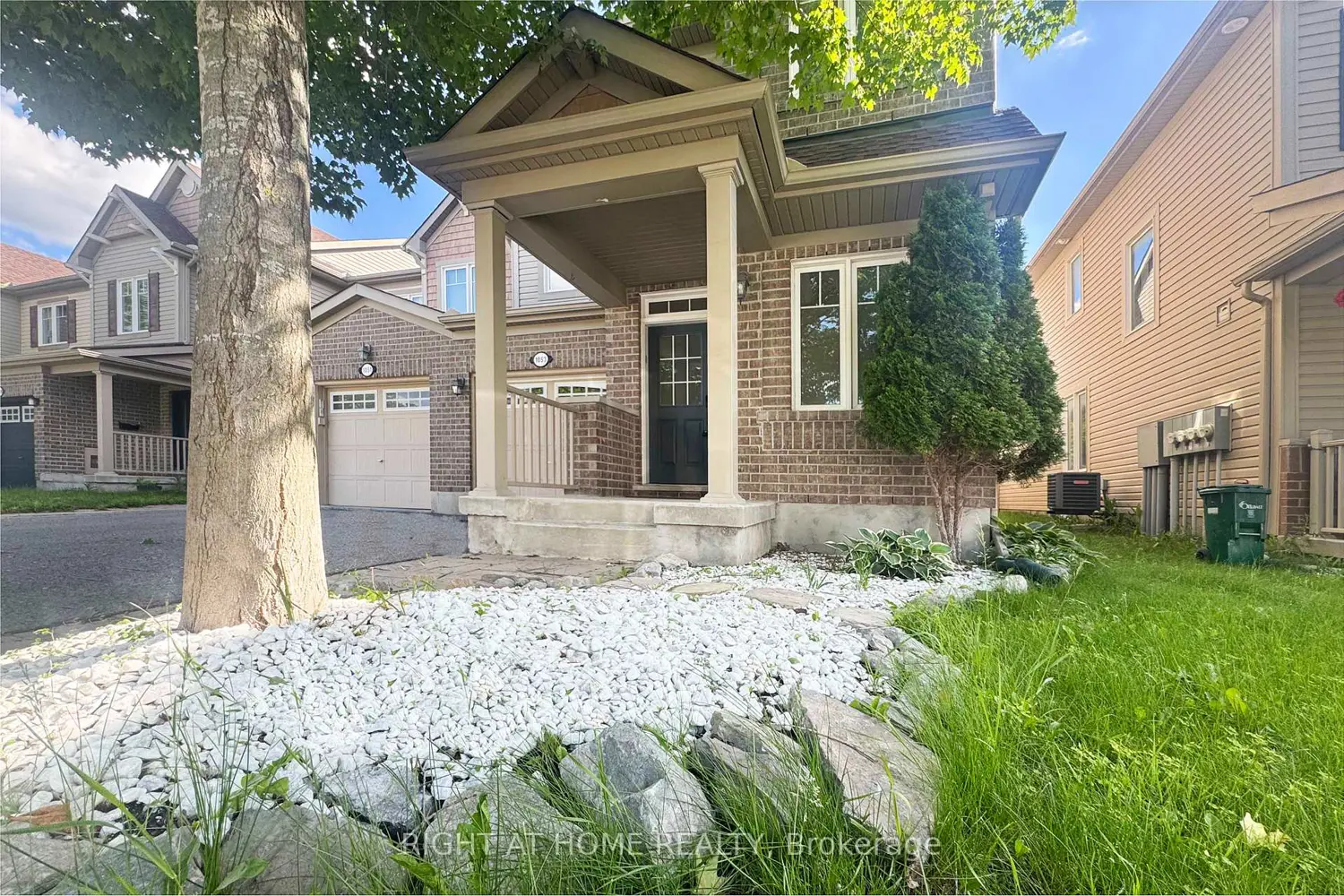 1053 Pampero Crescent photo 2