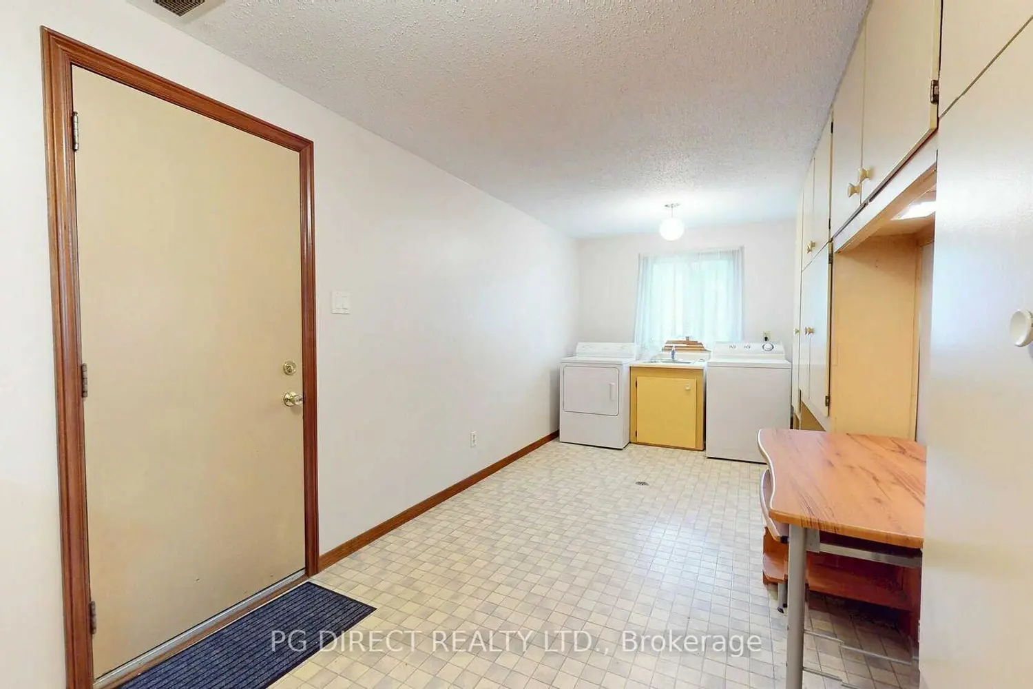100 Fairmeadow Drive photo 2