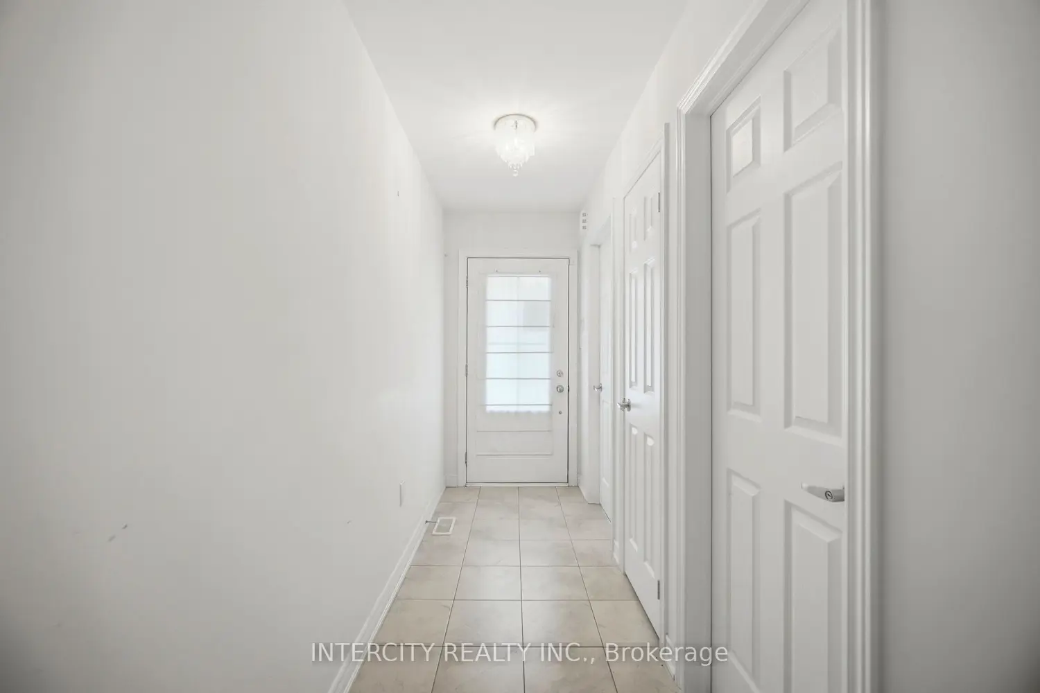 330 Stewart Street photo 4