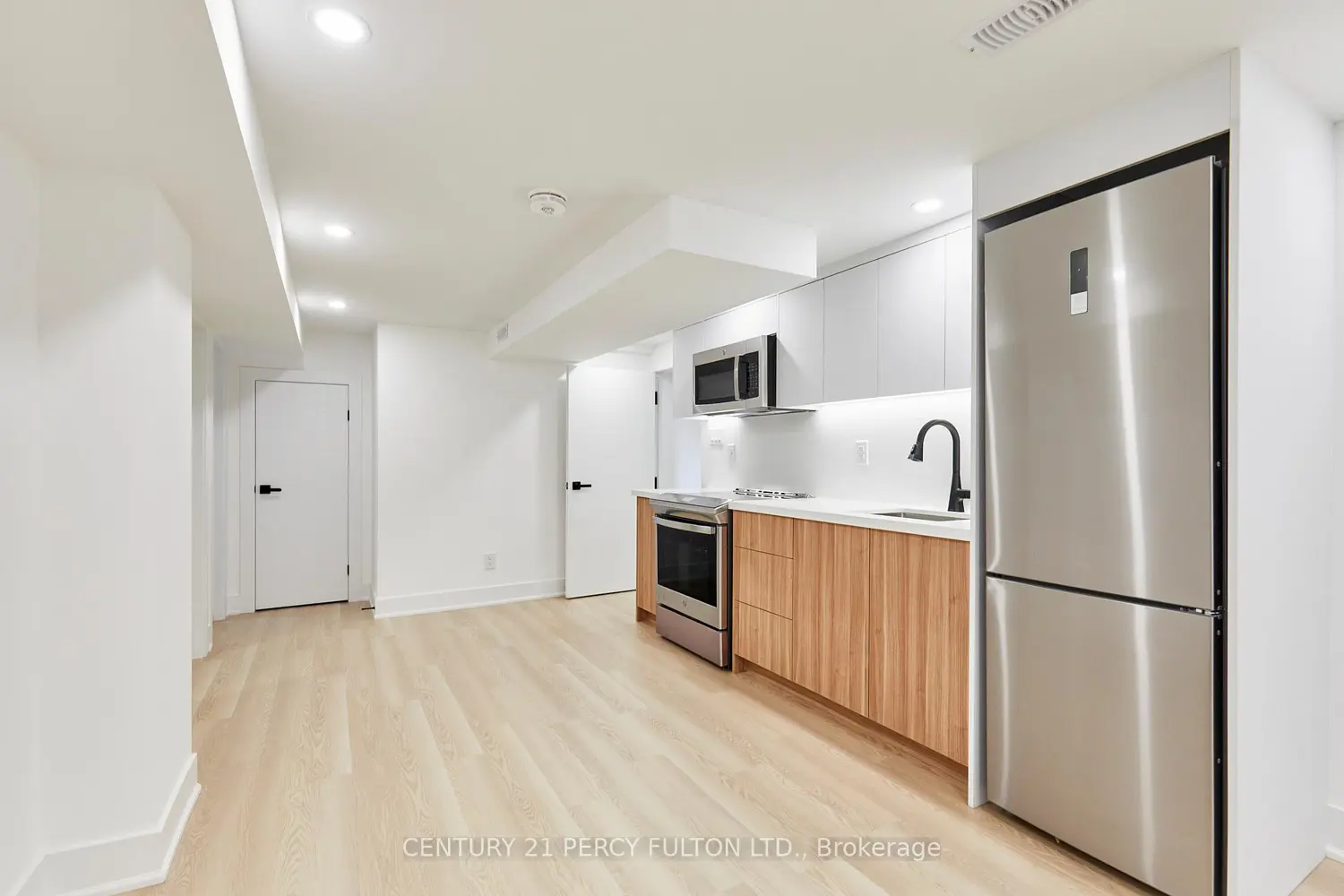 56 Broadlands Boulevard photo 3