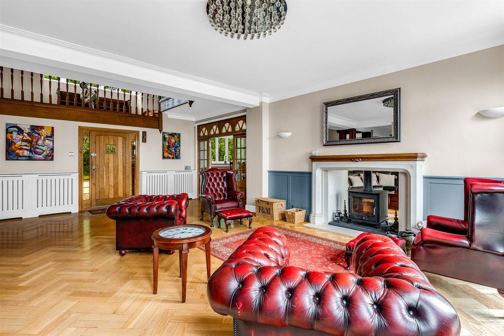 6 bed detached house for saleThe Ridgeway, Cuffley EN6 photo 3
