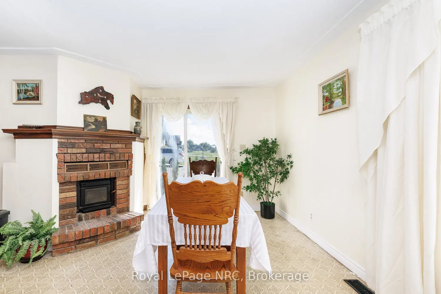 6155 Rainham Road photo 2