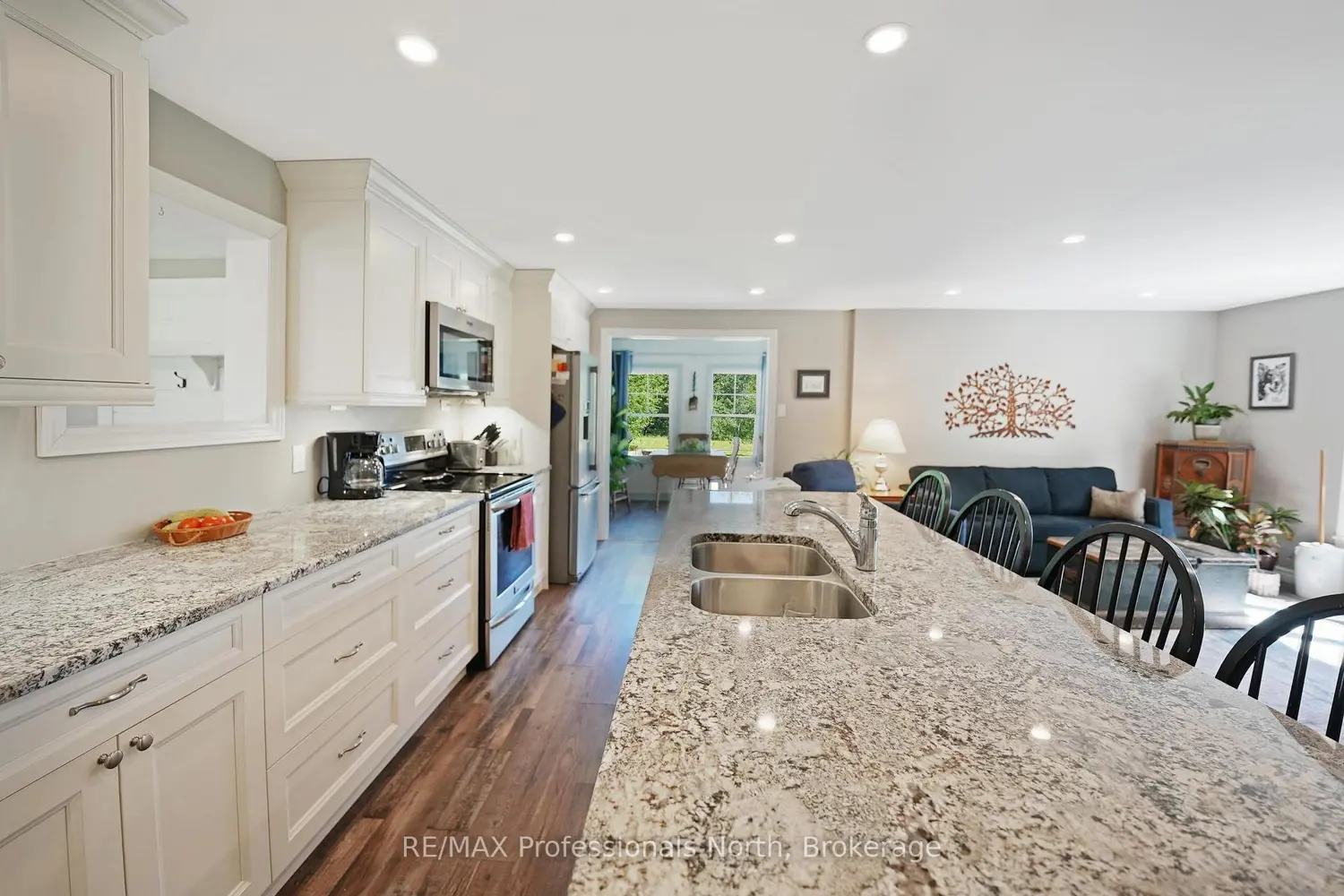 3389 Gelert Road photo 4
