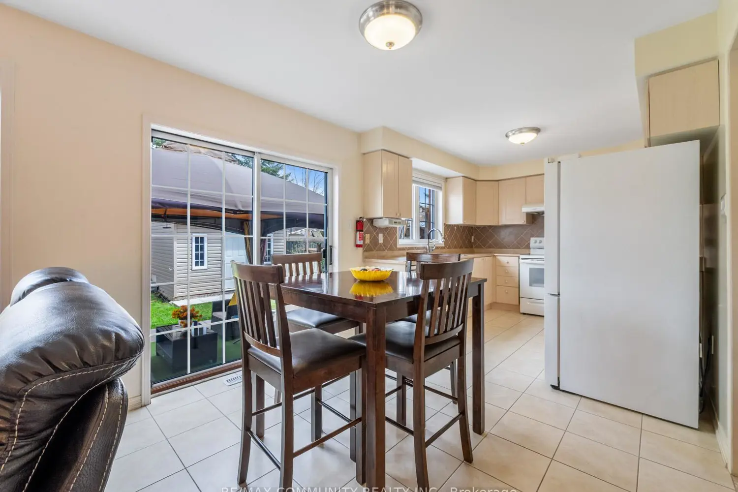 54 Morland Crescent photo 4