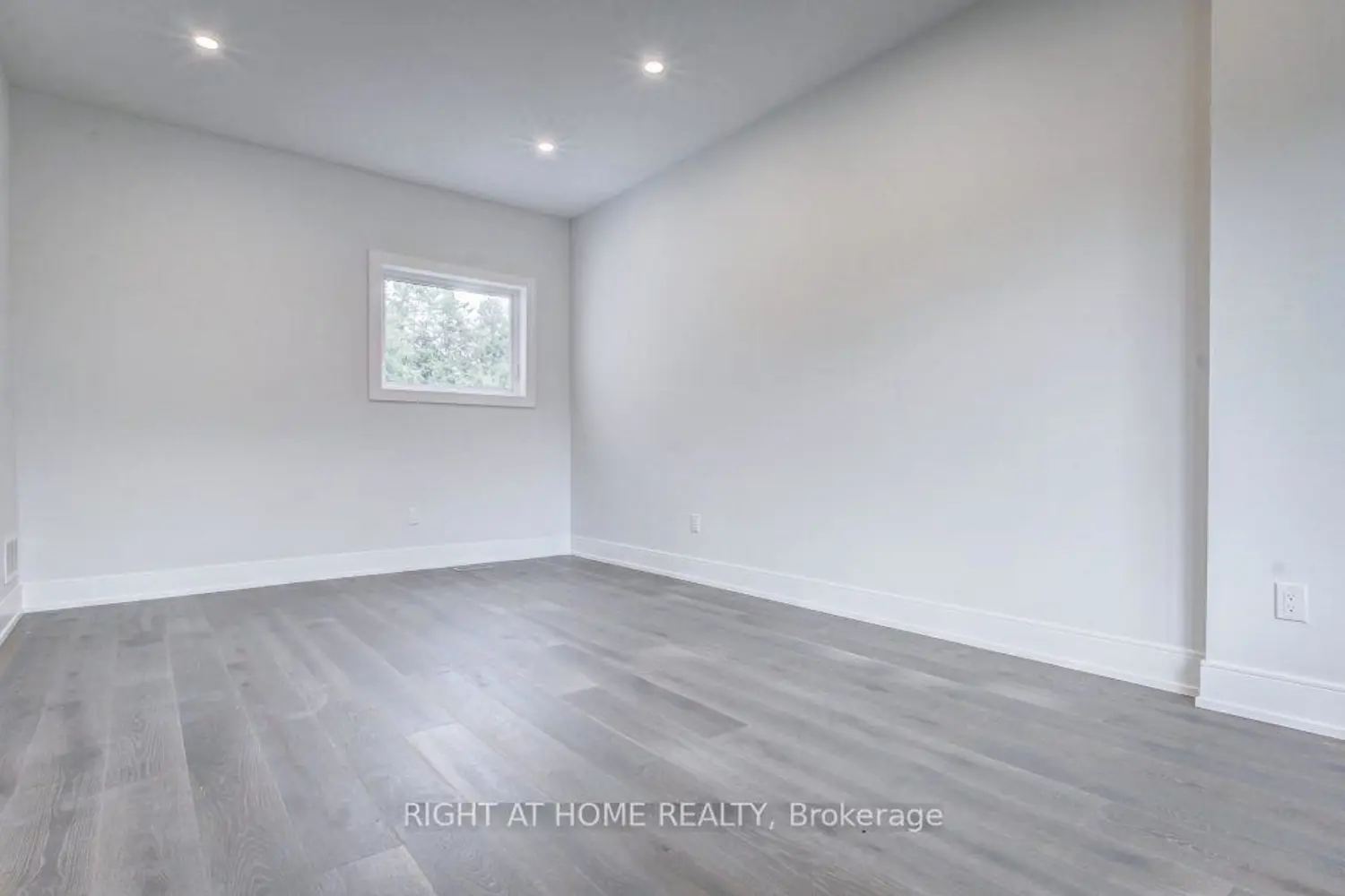 1165 Pinegrove Road photo 4