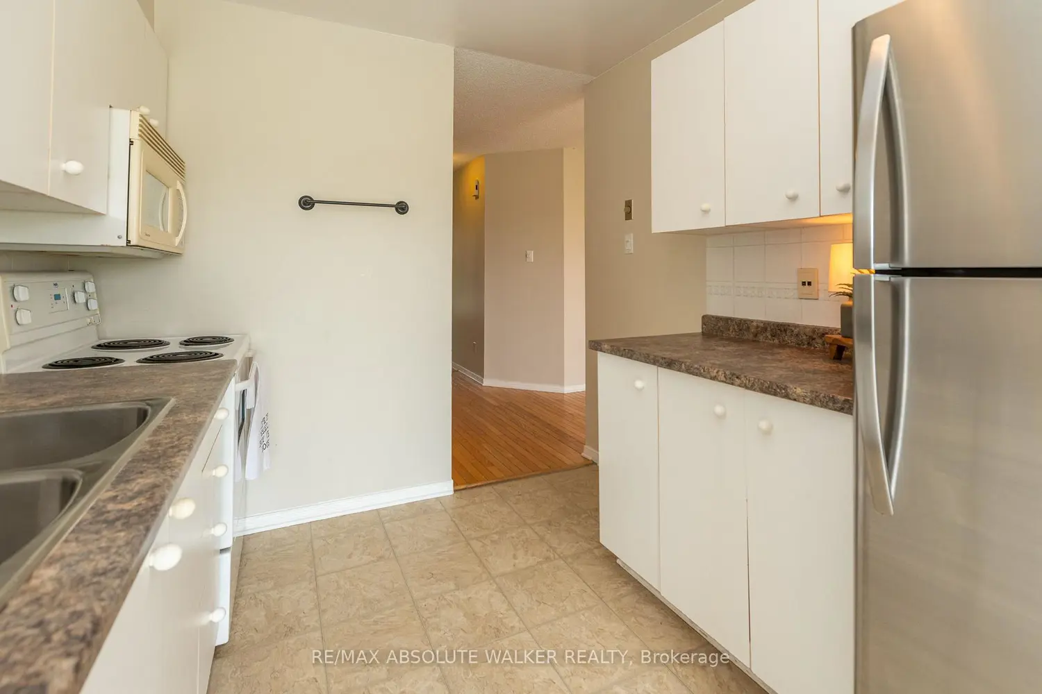 1411 Caravel Crescent photo 4