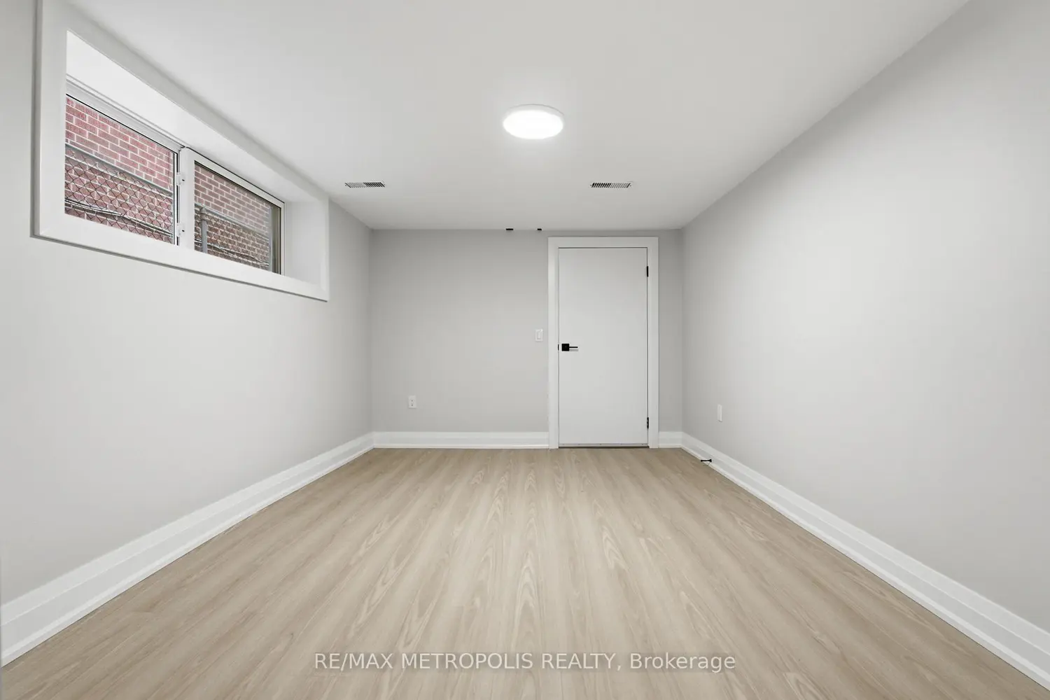 14 Mcroberts Avenue photo 3