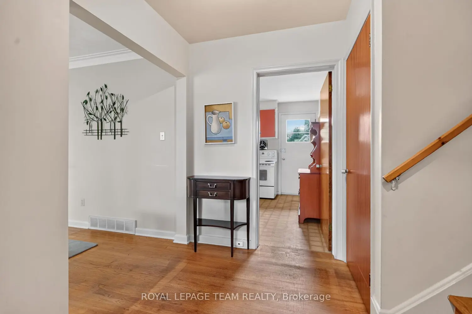 1768 Laxton Crescent photo 2