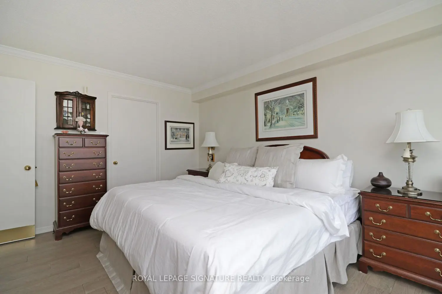 65 Ellen Street 1004 photo 4
