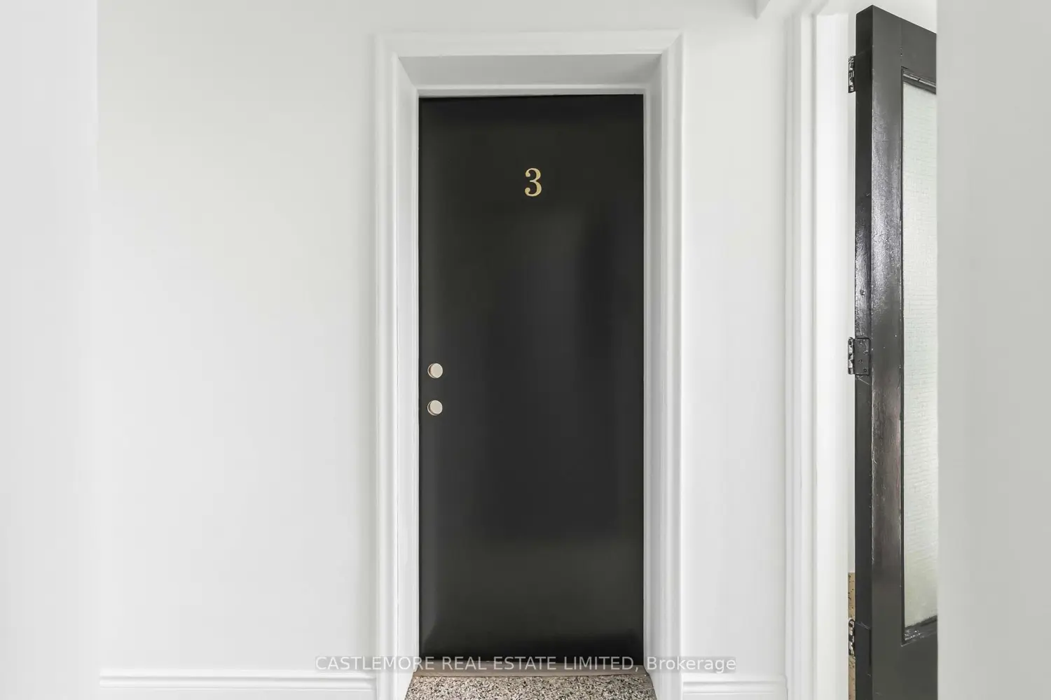 9 Allenby Avenue photo 3