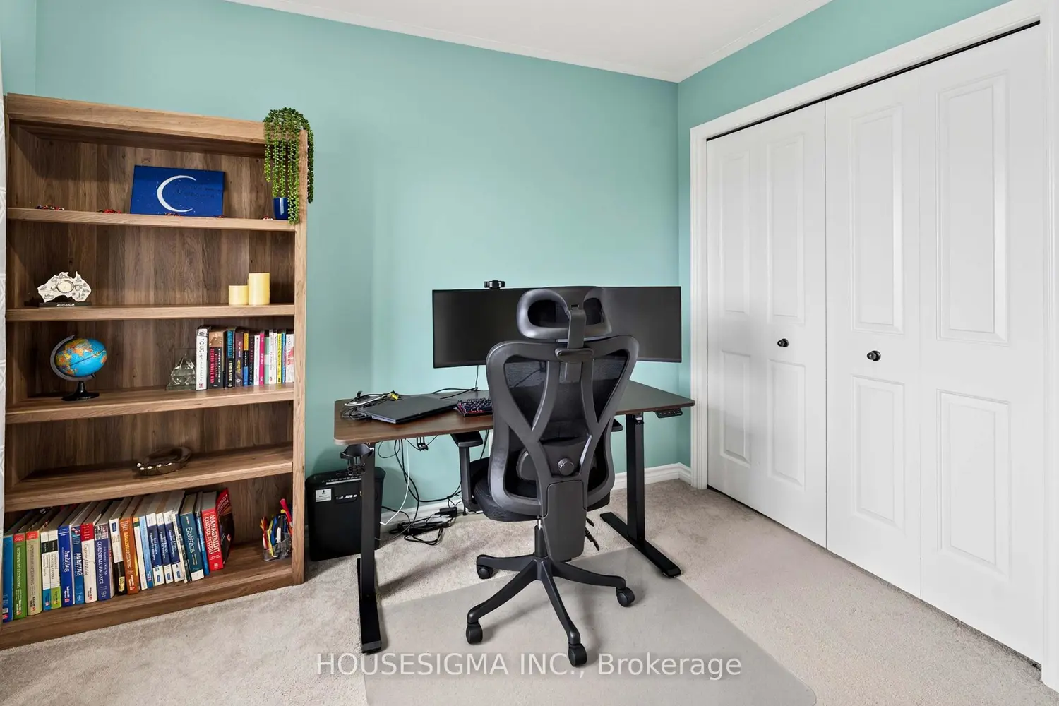 390 Buckthorn Drive photo 5