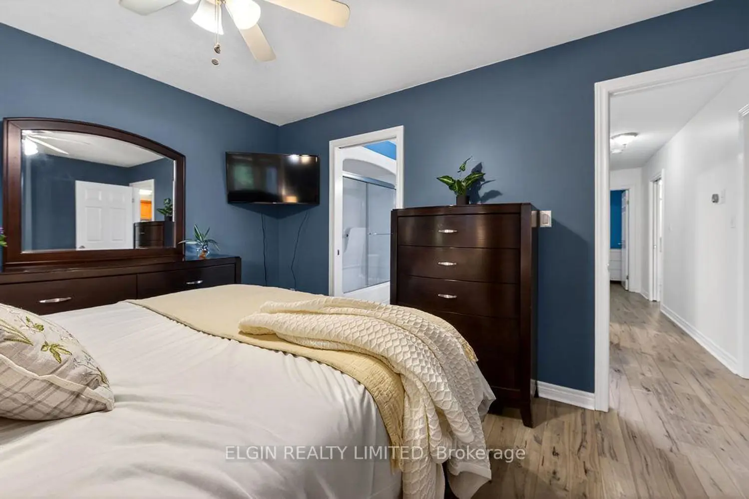 599 Wellington Street photo 2