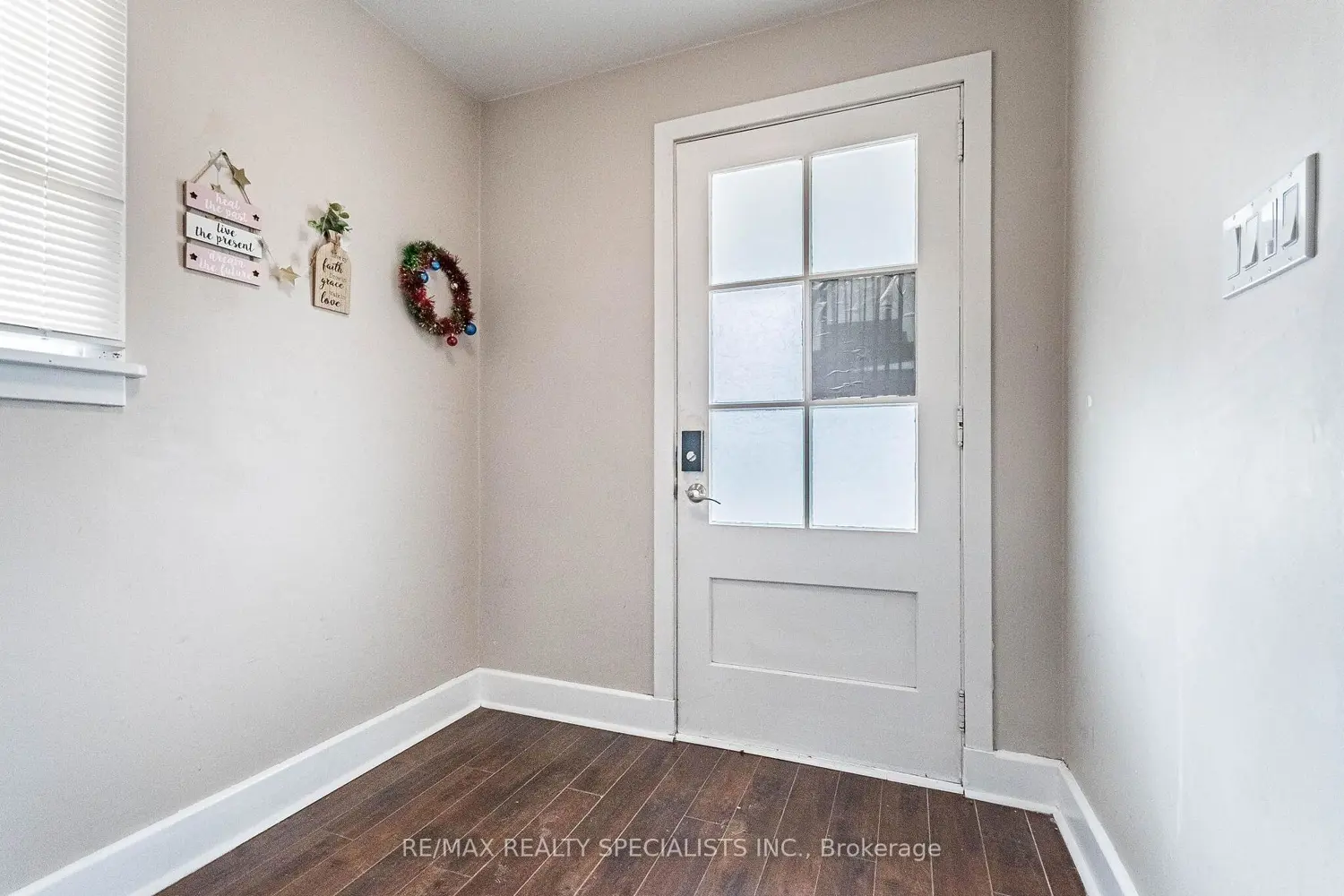 1230 Duke Street photo 4