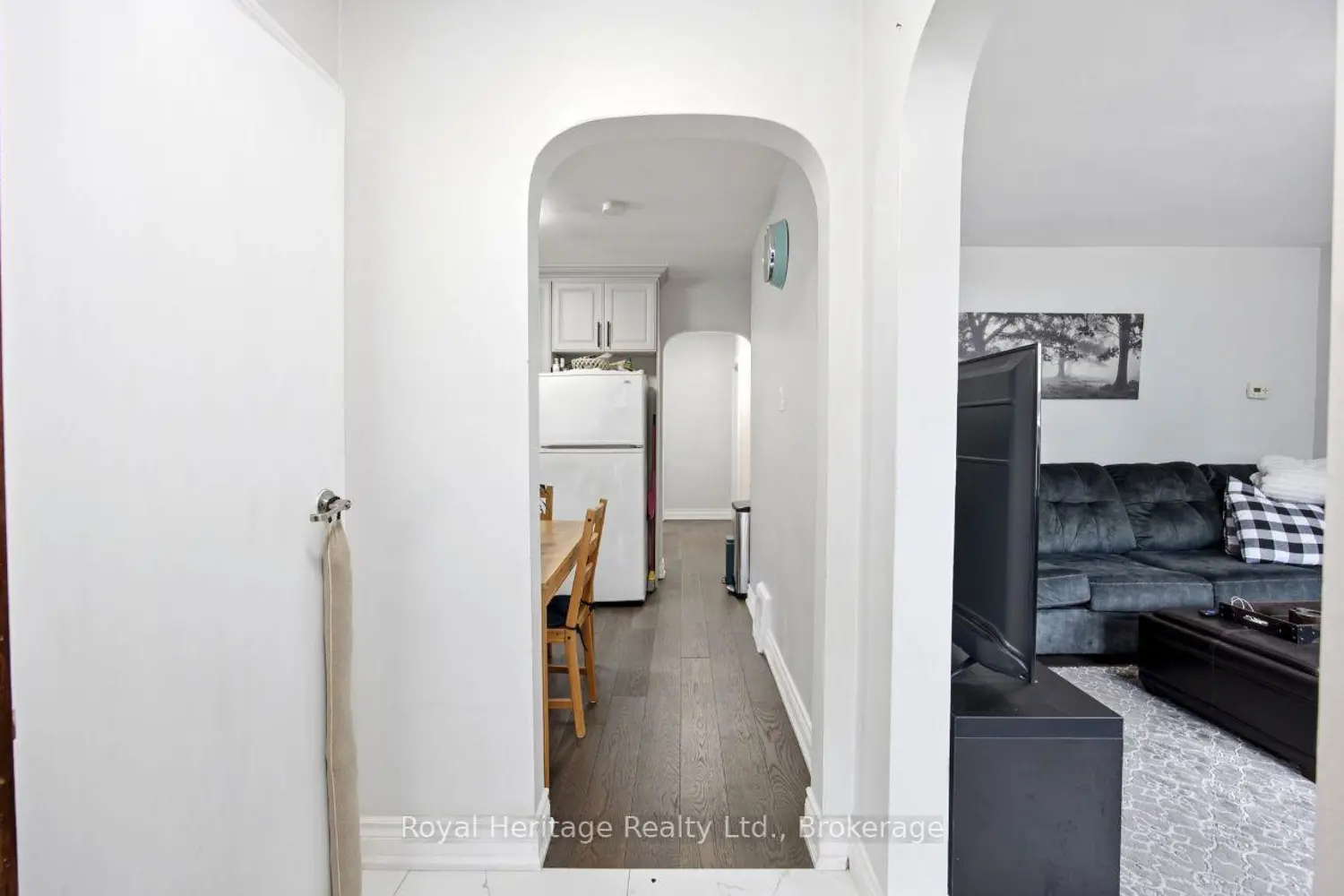 96 Oakes Avenue photo 3