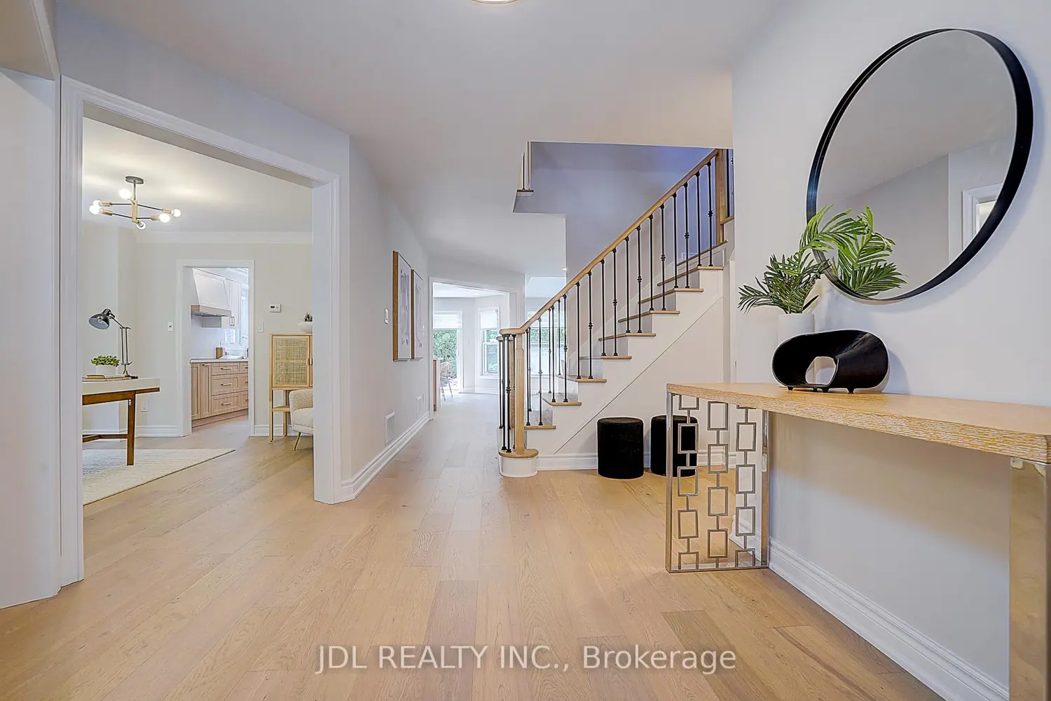 148 Manhattan Drive photo 3