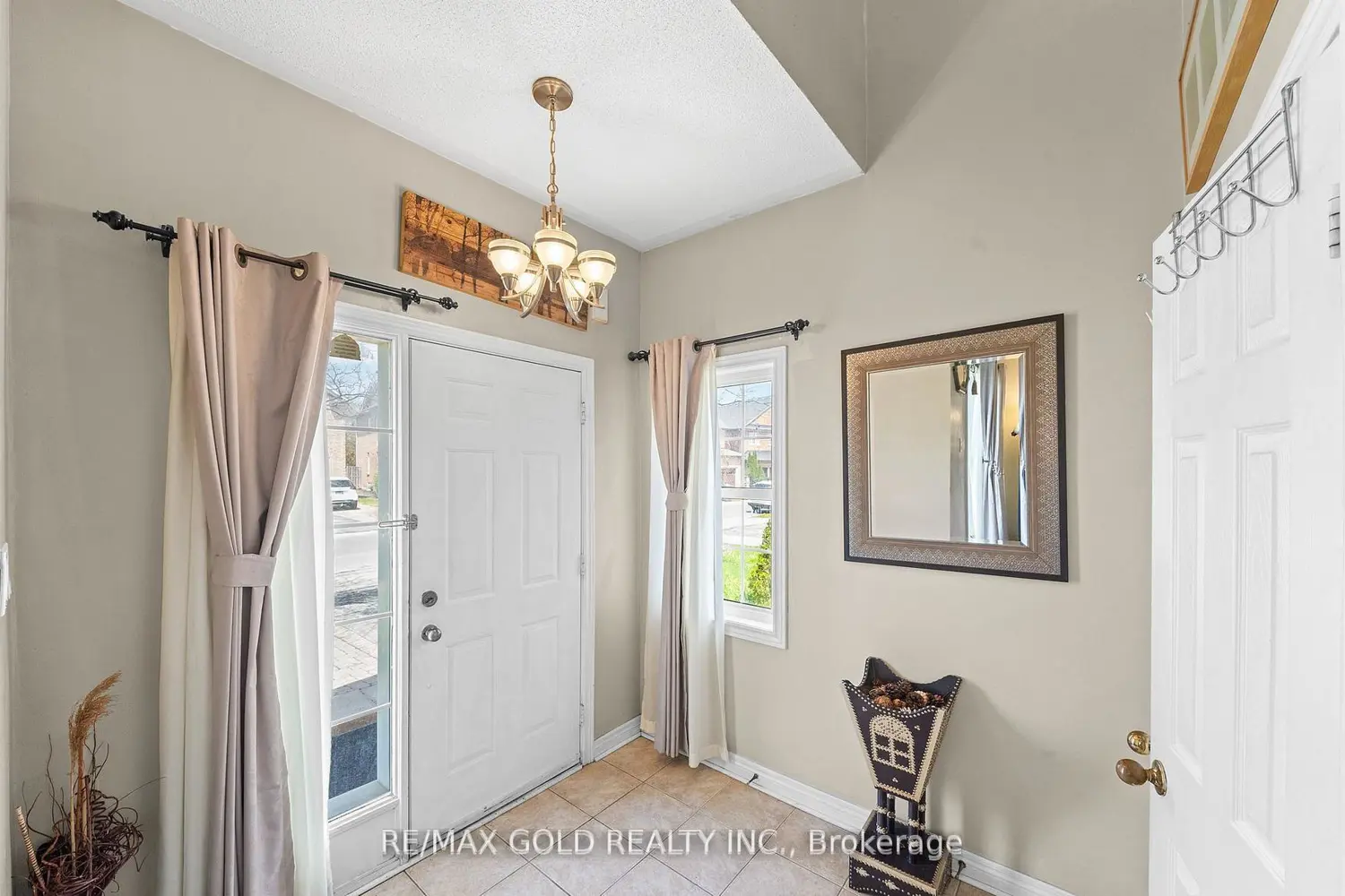 17 Calderstone Road photo 3
