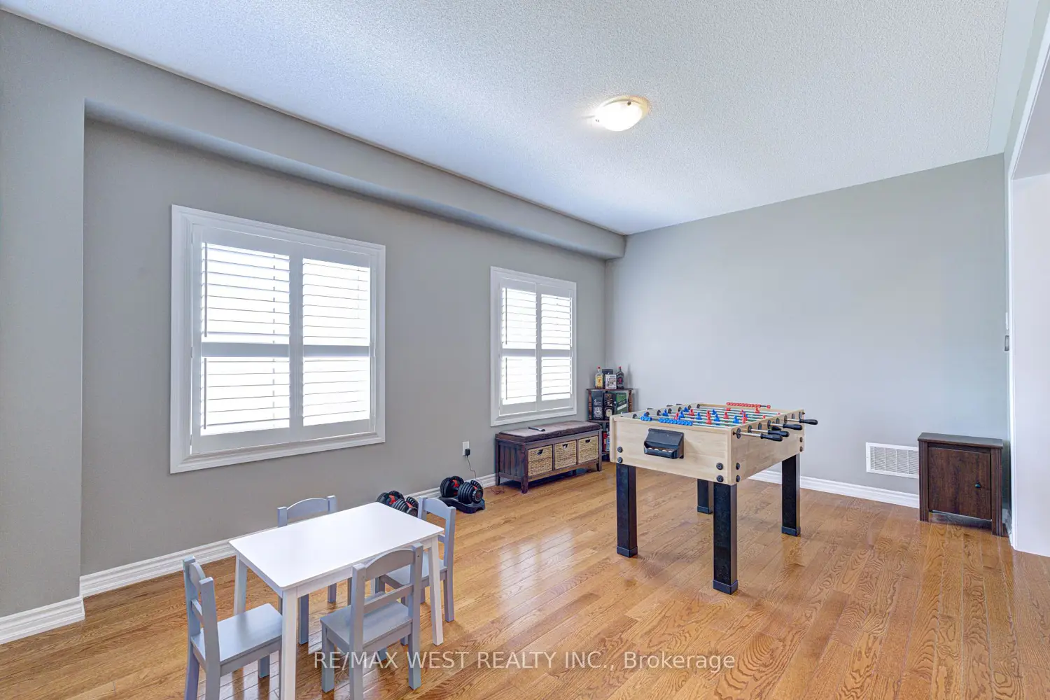 108 Decarolis Crescent photo 4
