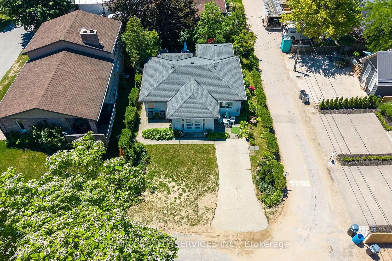 70 Oak Street photo 2