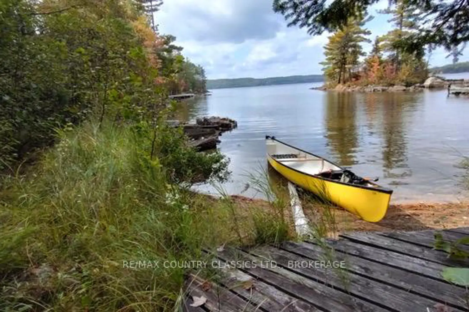 860 Mazinaw Lake