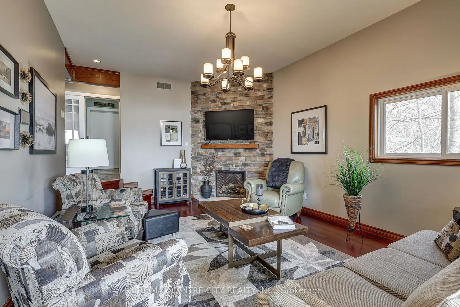 205 Cornell Drive photo 4