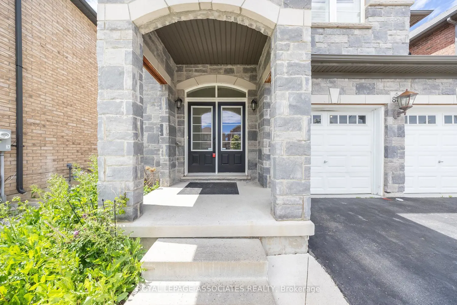 80 Thornbush Boulevard